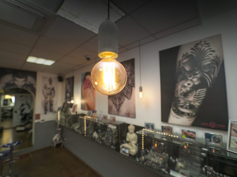 Unlimited Bodyart est. 1992

Mitbegründer von Safer Piercing, der 1. Organisation Professioneller Piercer e. V.
 
IMMER AUF DEM SOMMER/WINTER TOLLWOOD

Öffnungszeiten:
Montag - Freitag von 12 Uhr bis 19:30 Uhr
Samstag von 13 Uhr bis 18 Uhr

Lindwurmstraße 75 | Haltestelle Goetheplatz
U-Bahn U3/U6 und Bus 58, 98, X98