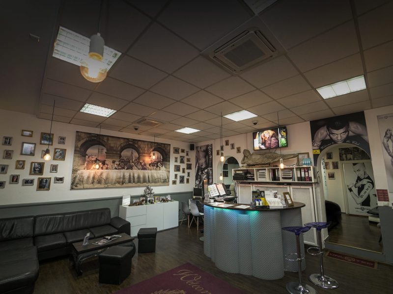 Unlimited Bodyart est. 1992

Mitbegründer von Safer Piercing, der 1. Organisation Professioneller Piercer e. V.
 
IMMER AUF DEM SOMMER/WINTER TOLLWOOD

Öffnungszeiten:
Montag - Freitag von 12 Uhr bis 19:30 Uhr
Samstag von 13 Uhr bis 18 Uhr

Lindwurmstraße 75 | Haltestelle Goetheplatz
U-Bahn U3/U6 und Bus 58, 98, X98